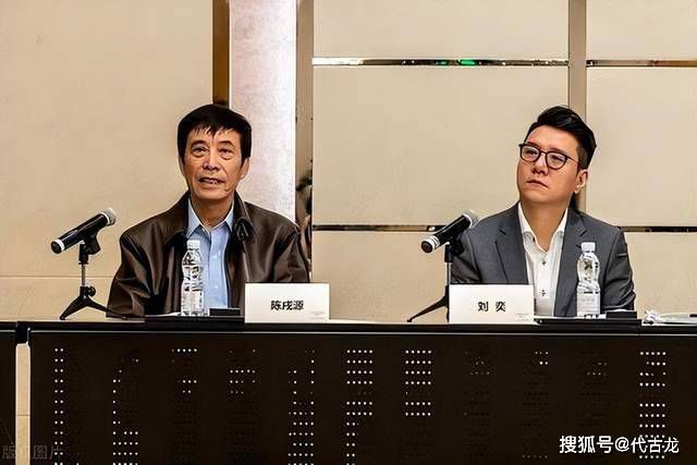 偷拍美女尿尿