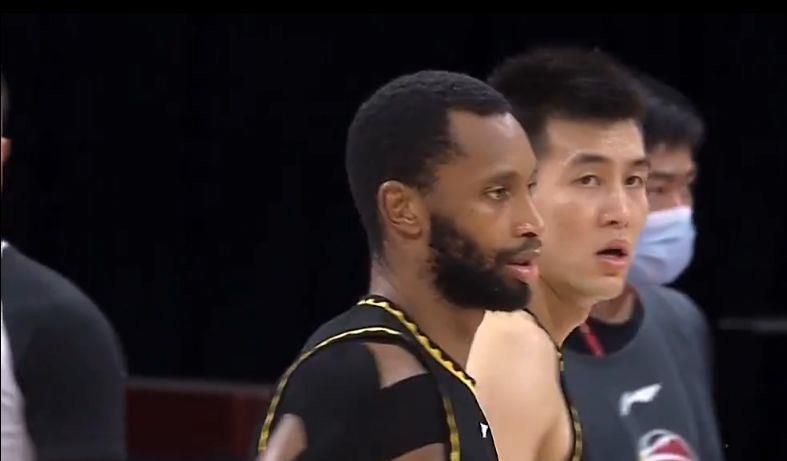 吸允式裸体互伸舌头激情舌吻
